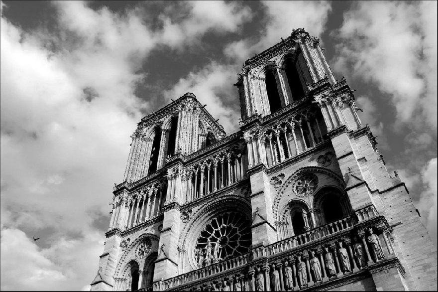 Notre Dame bevor ein Kurzschluss ein Feuer ausgelöst hat.